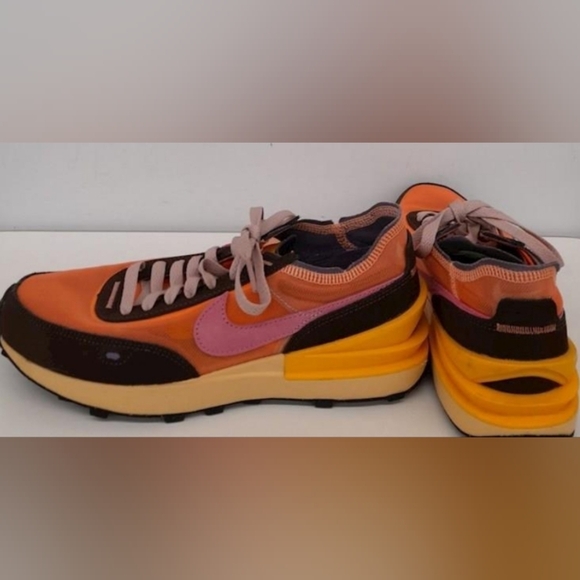 Nike Waffle One "Active Fuchsia" Sneakers Size 8 Like New MSRP 100  - Picture 4 of 7